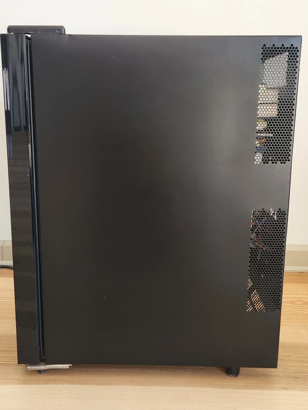 Wine Enthusiast 18-Bottle Touchscreen Wine Refrigerator - photo 3