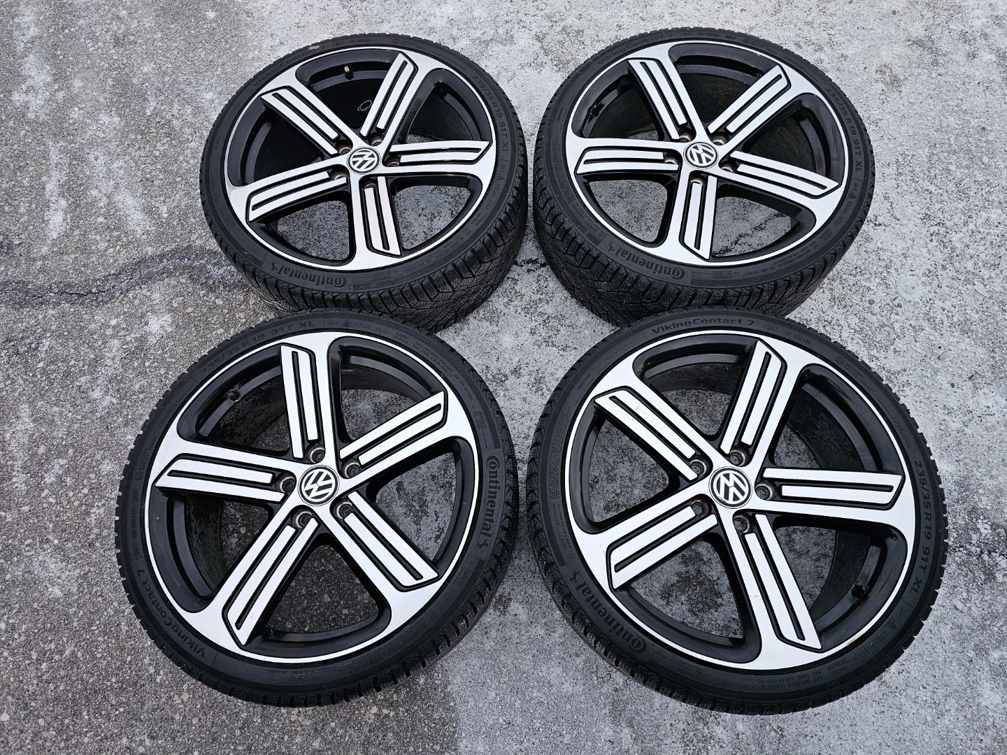 VOLKSWAGEN GOLF R (MK7) RIMS AND TIRES