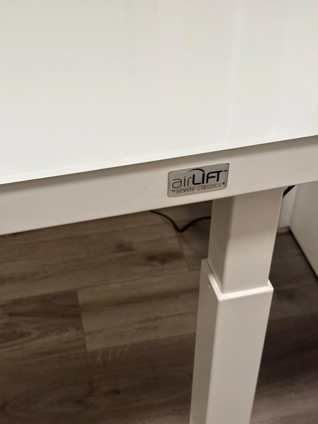 Airlift by Seville Classics White Glass Standing Desk - photo 3