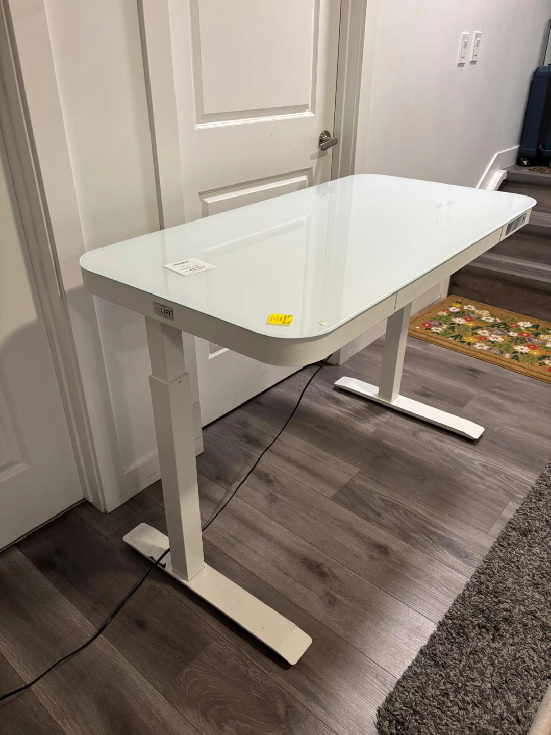 Airlift by Seville Classics White Glass Standing Desk - photo 4