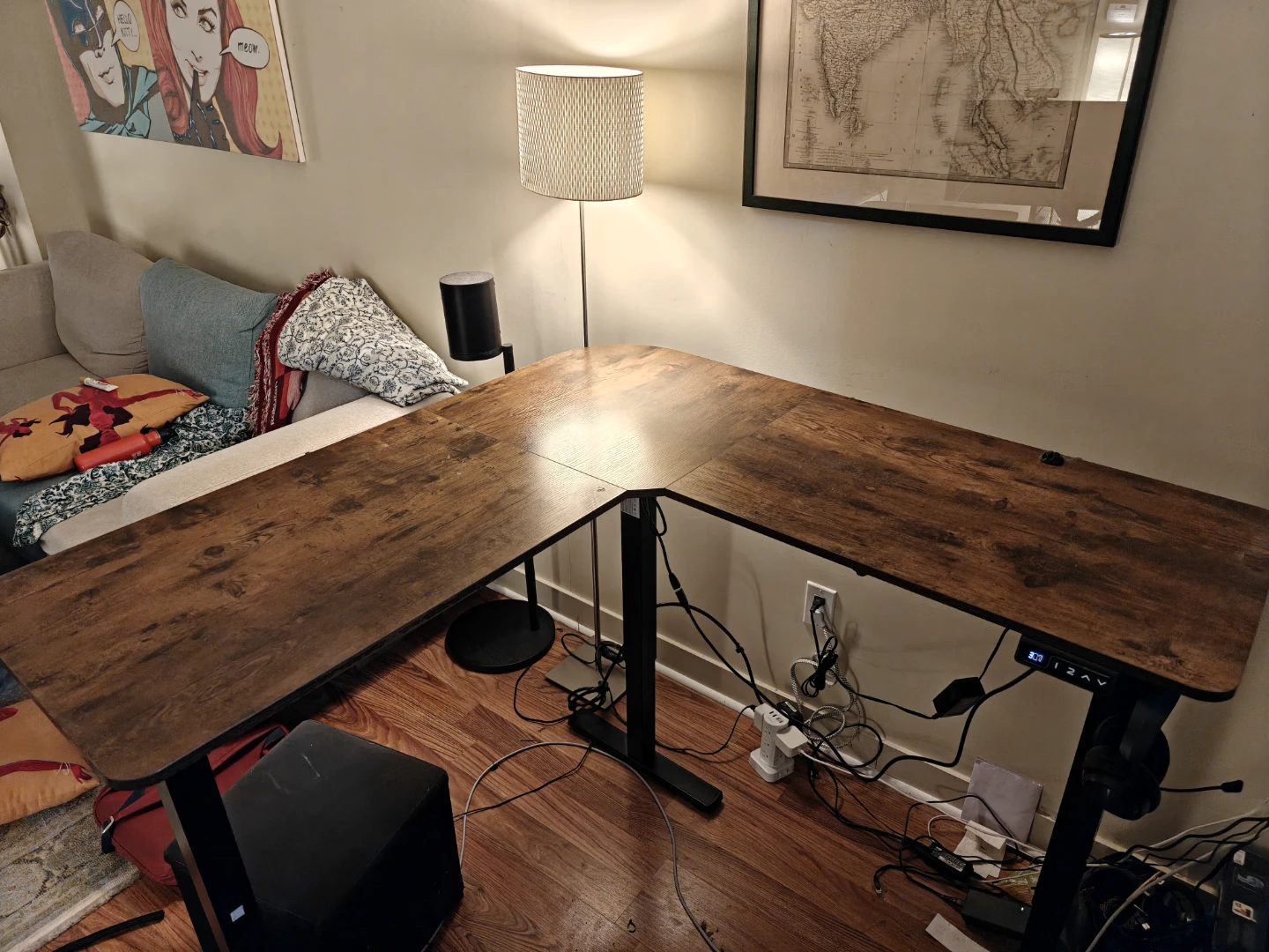 L shaped sit-stand desk with motor