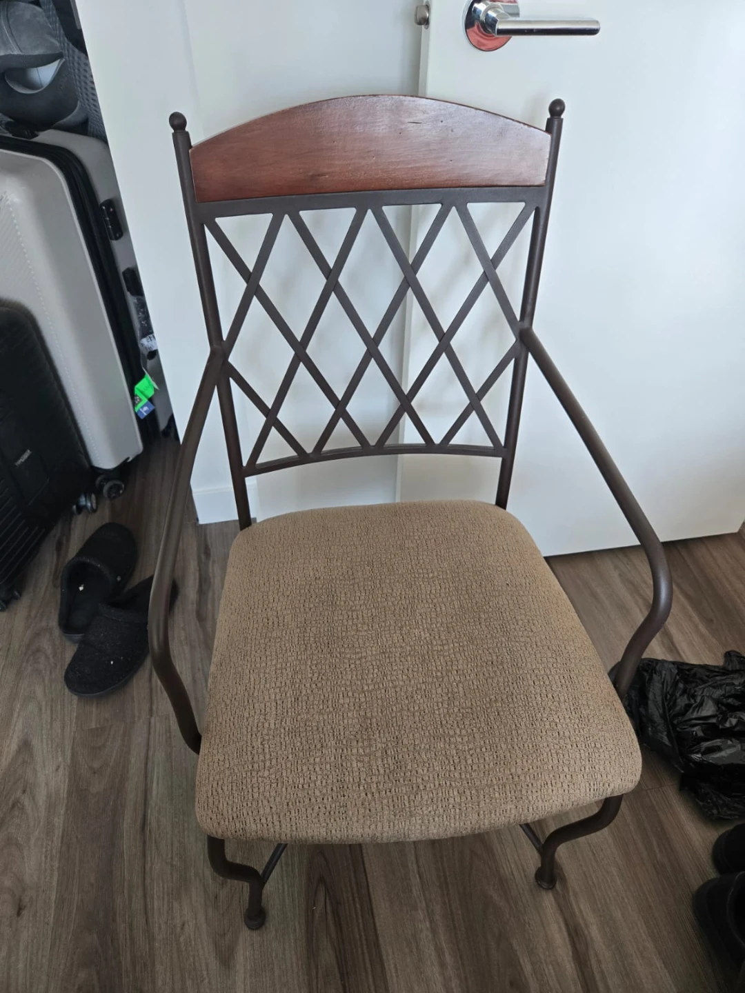 Round extended and steel Dining Table with 6 Chairs