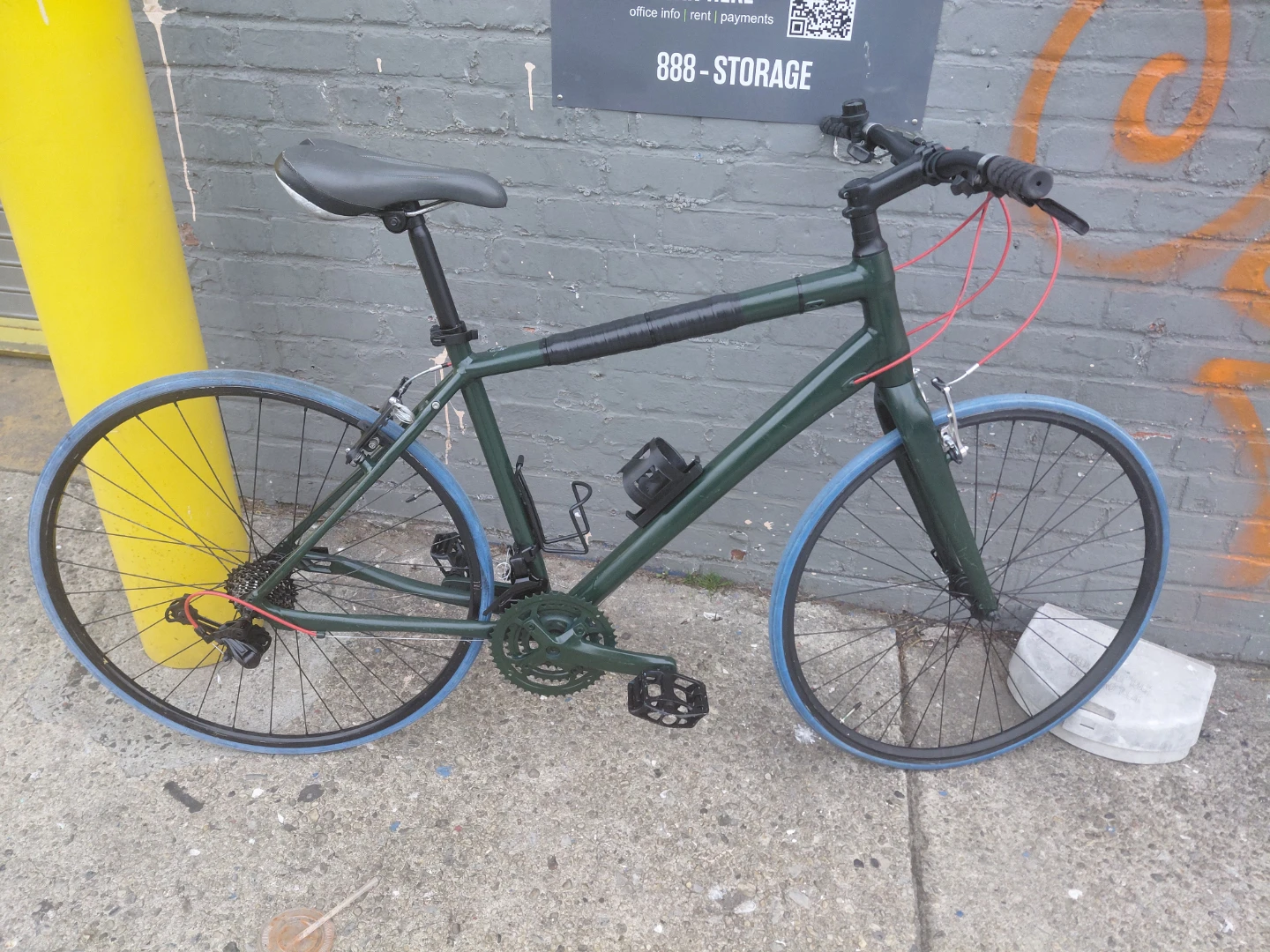 Cannondale Green Hybrid Bike with Blue Tires