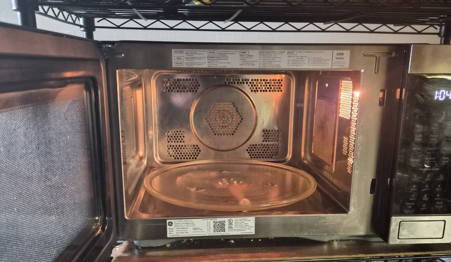 GE Appliances Microwave - photo 2
