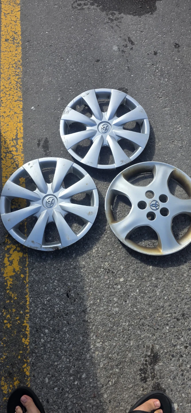Set of 3 Toyota Hubcaps 15 inch