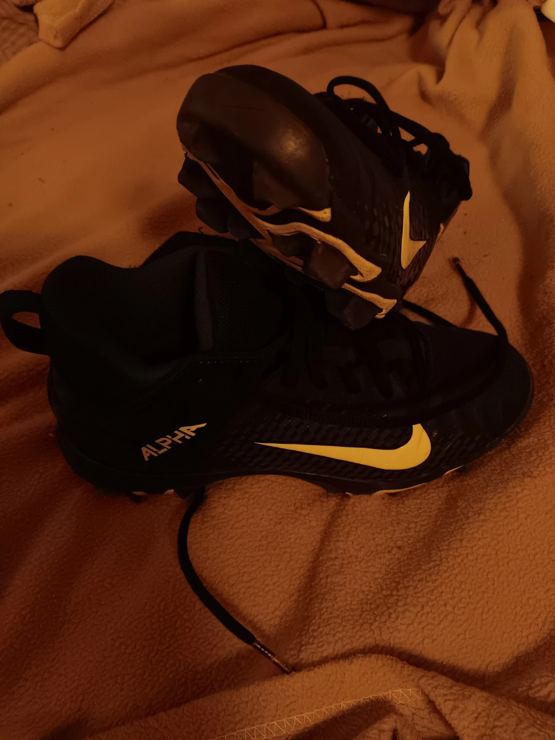 Nike Alpha Menace Varsity 3 TD Cleats Black/Yellow Size 4Y