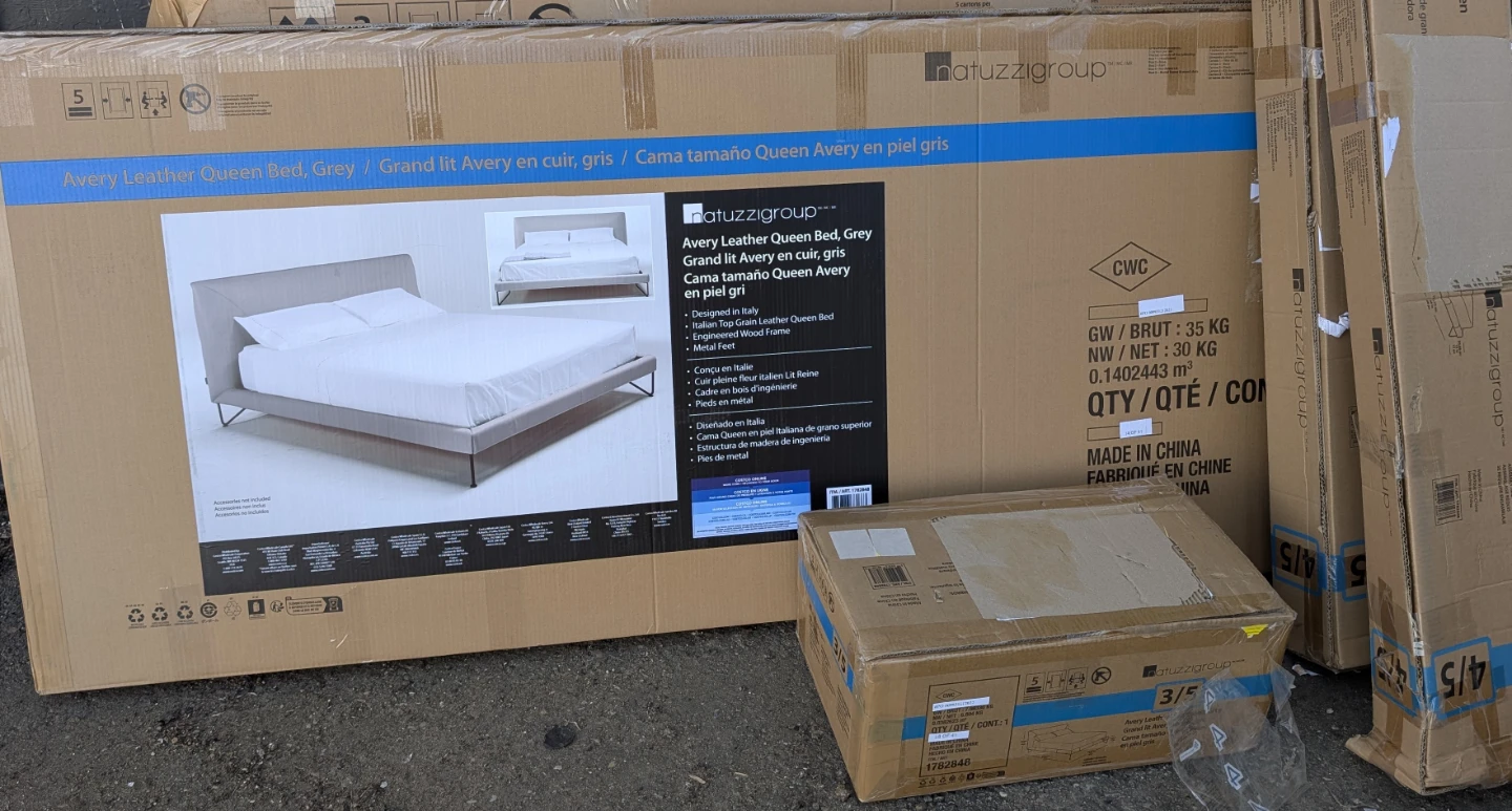 Natuzzi Editions Avery Leather Queen Bed Frame