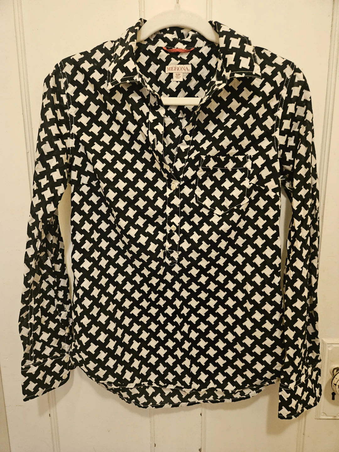 Merona Black & White Pattern Button-Up Shirt - Size S/P