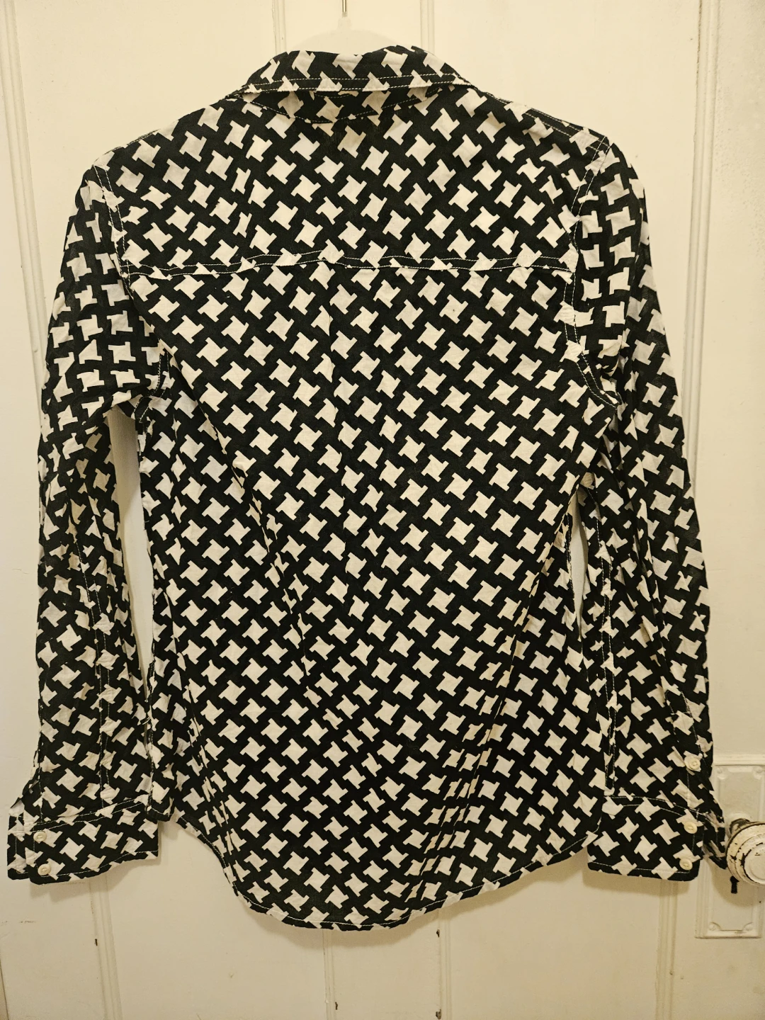 Merona Black & White Pattern Button-Up Shirt - Size S/P - photo 4