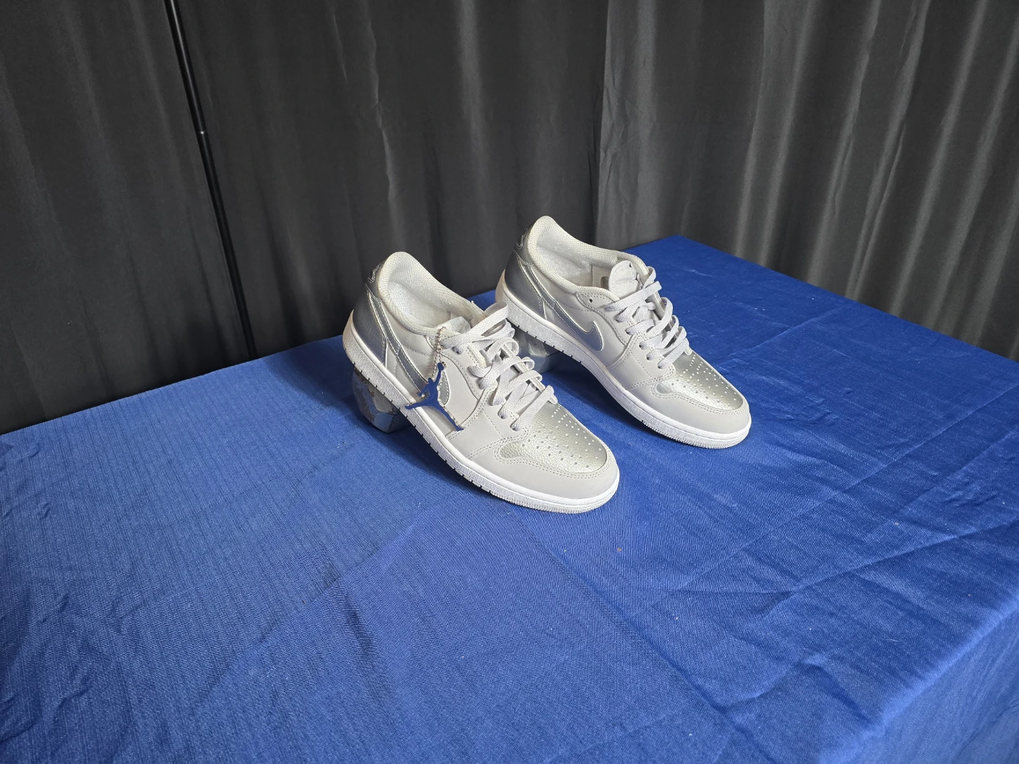 Air Jordan 1 Low SE Silver