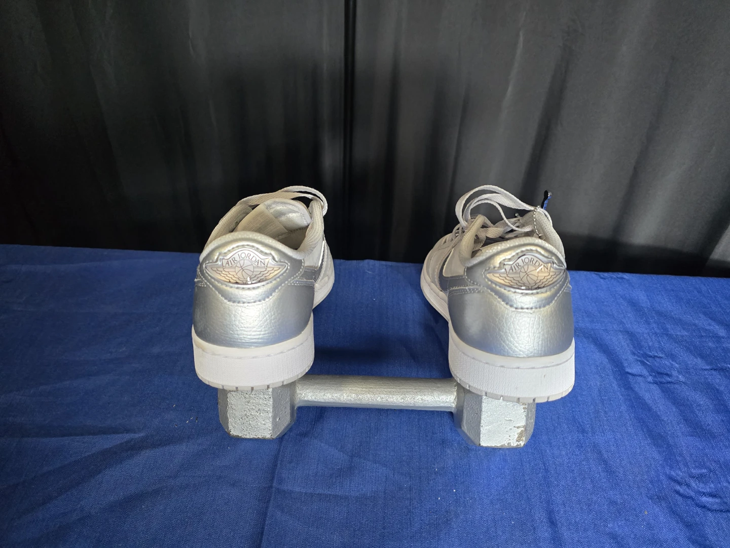 Air Jordan 1 Low SE Silver - photo 4