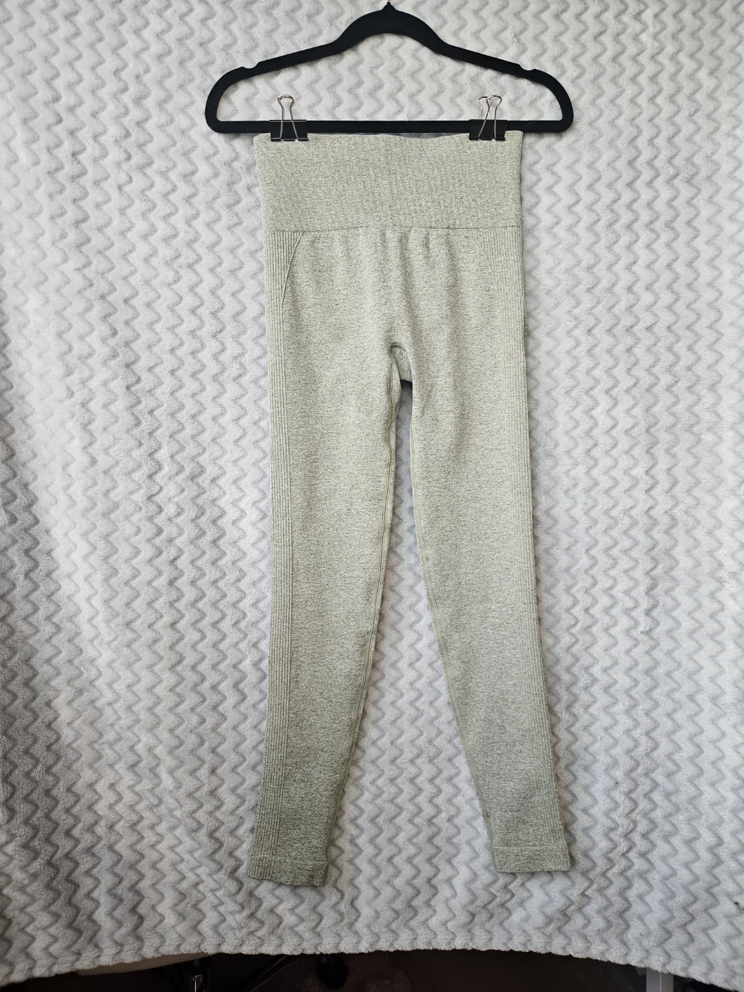 SM/XS Workout Set Sports Bra & Scruch Butt Leggings - photo 3