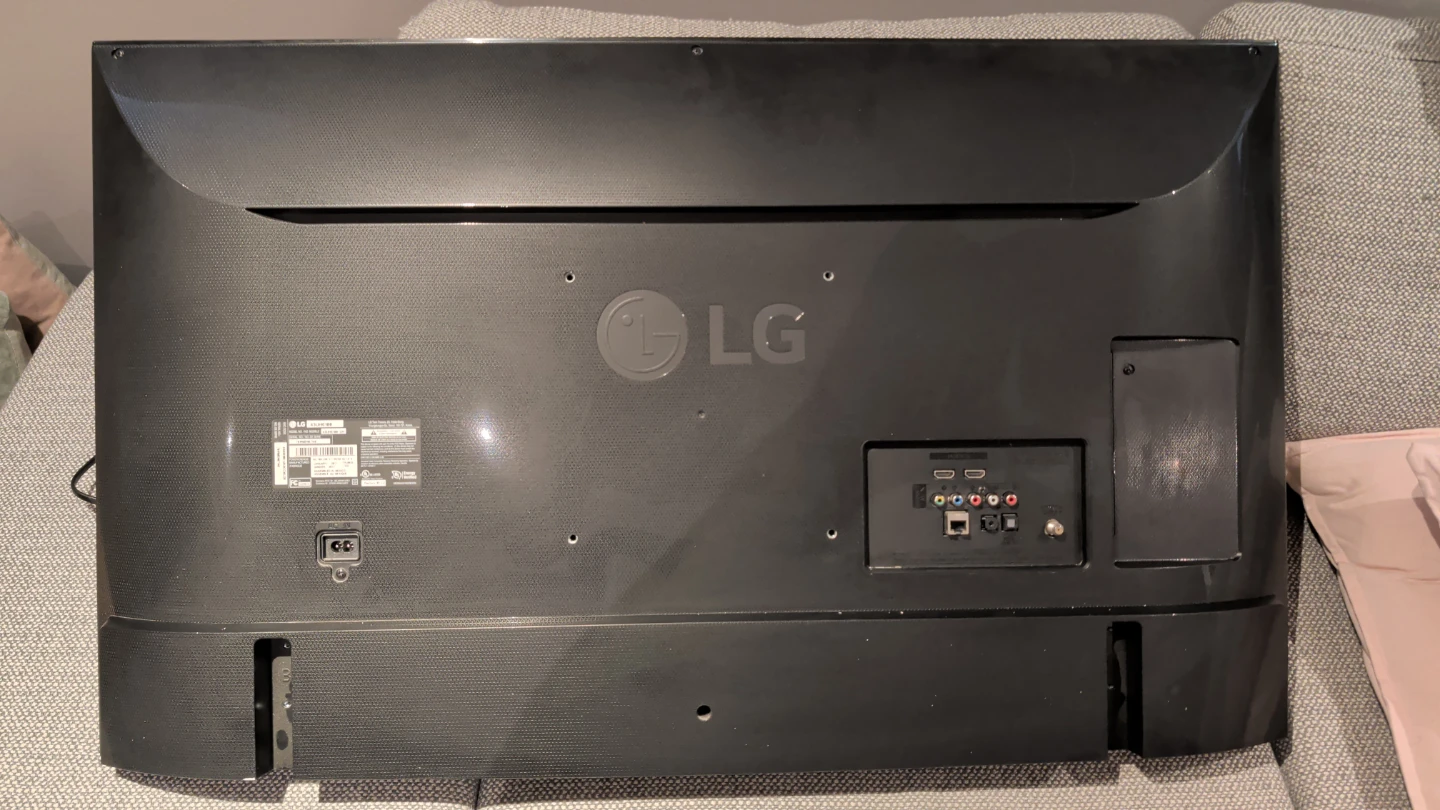 LG Television 43 inch UH6100 - photo 2