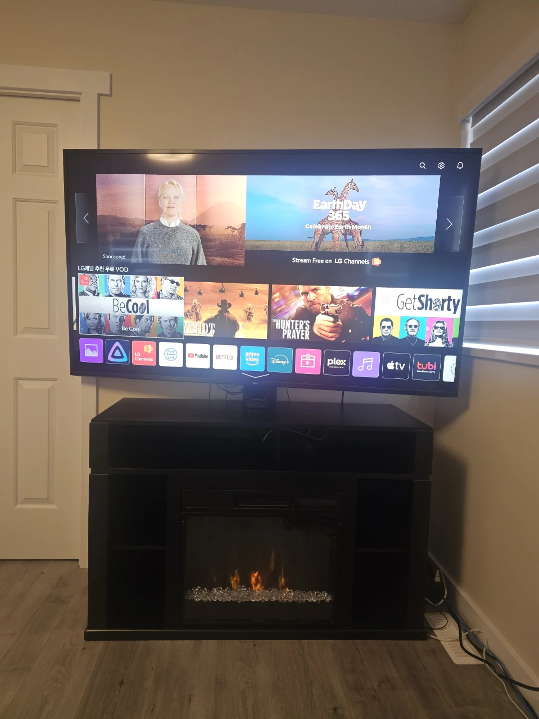 LG 70" 4K Smart TV + Premium Fireplace Console