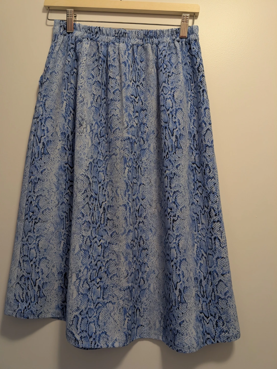 Blue Snake Print Button Front Midi Skirt - photo 4