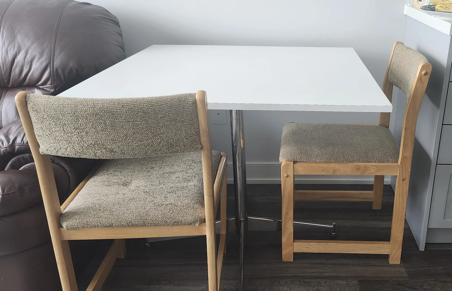 Set of 2 Wooden Dining Chairs with White Table - photo 3