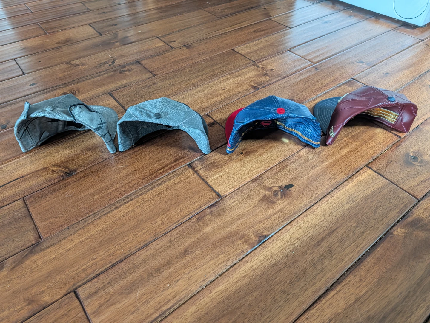 Batman v Superman New Era hats complete set - photo 2