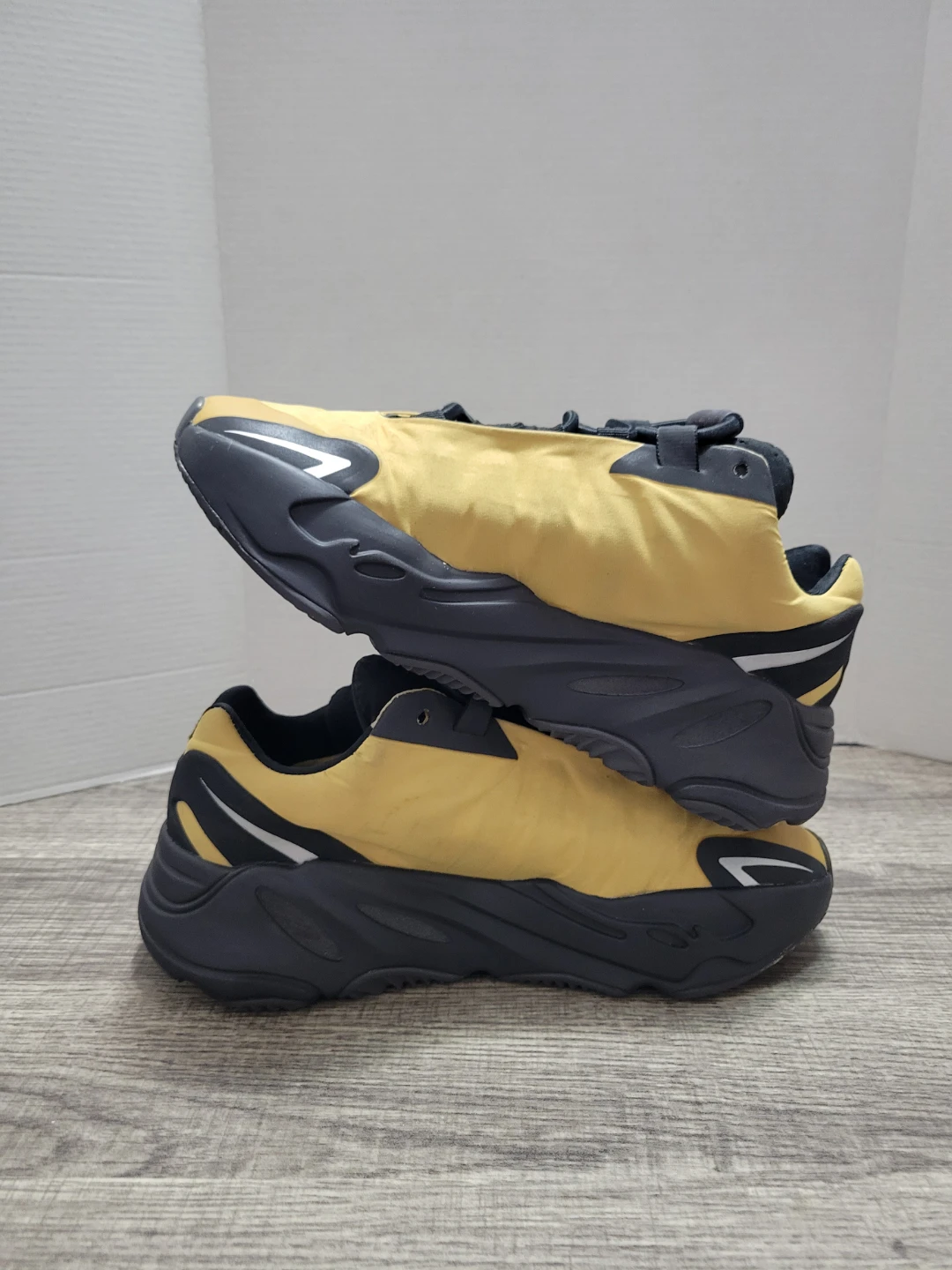 Adidas Yeezy 700 MNVN "Honey Flux" Yellow size 4 - photo 2