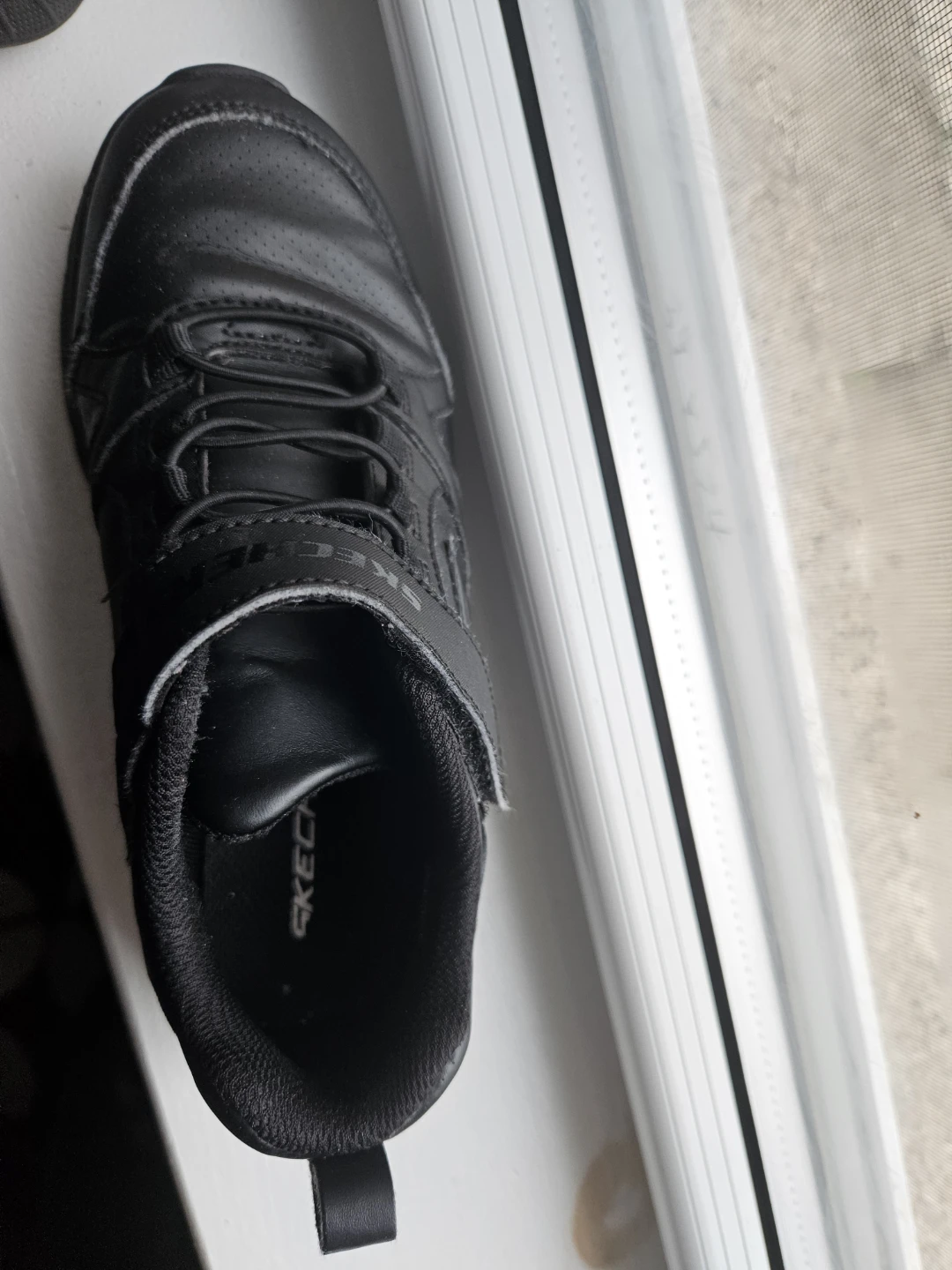 Black Skechers Sneakers for kids size 1.5 - photo 2