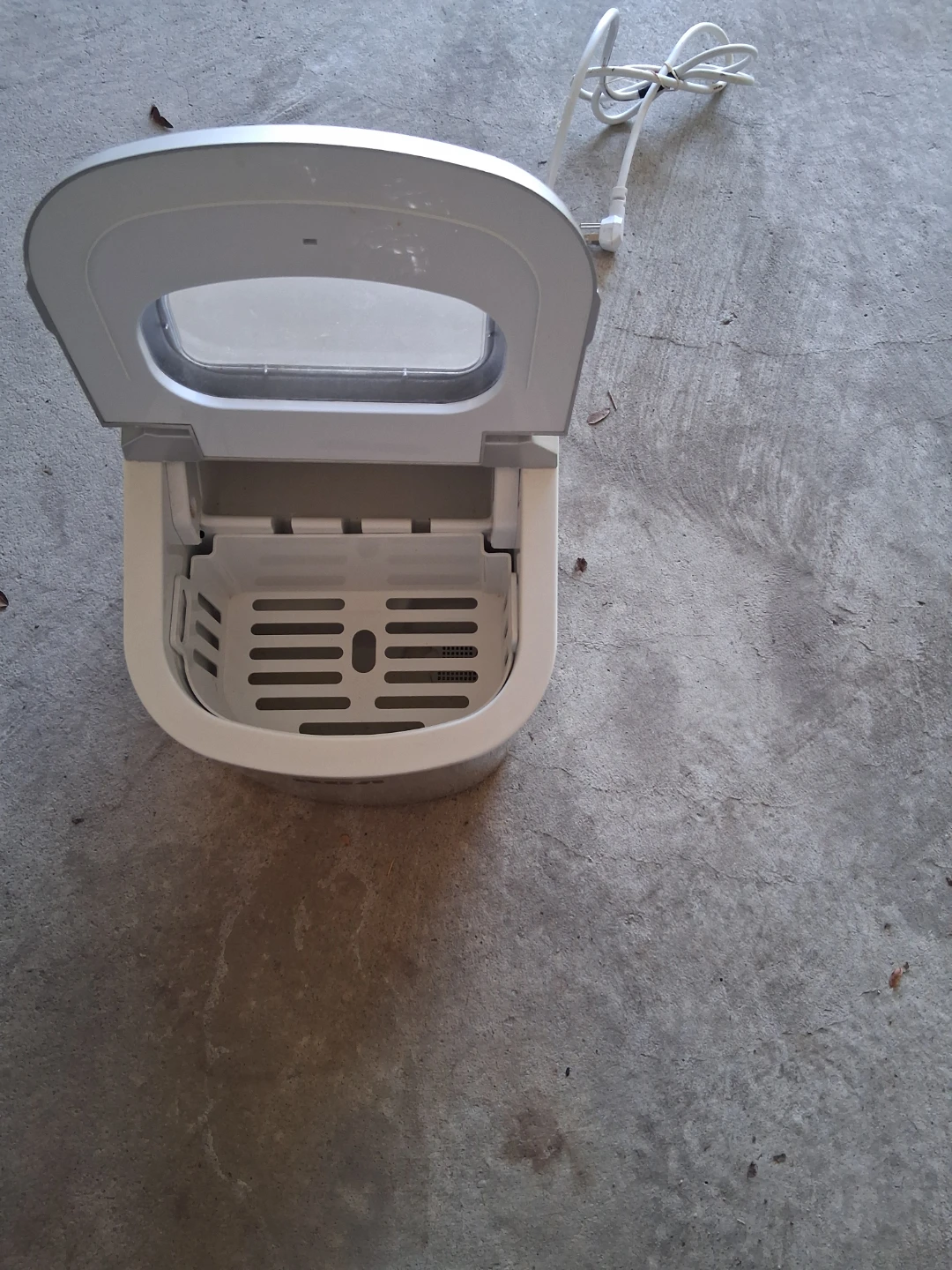 RCA Portable Ice Maker - photo 3