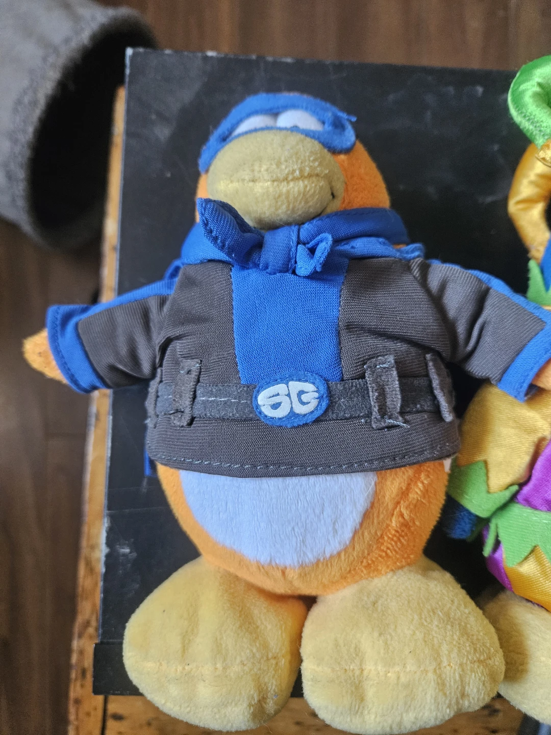 Club Penguin Jester Plush Toy - photo 3