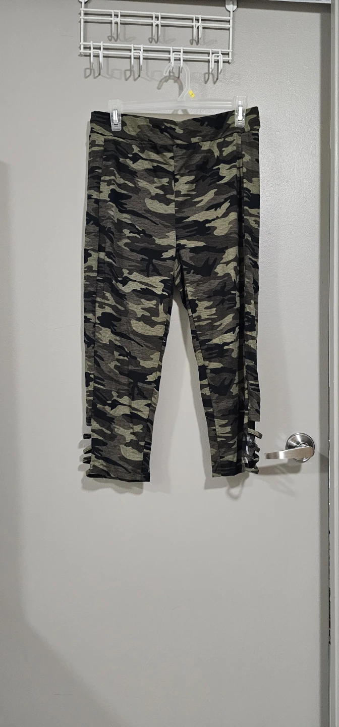 Emery Rose Camouflage Cut-Out Leggings