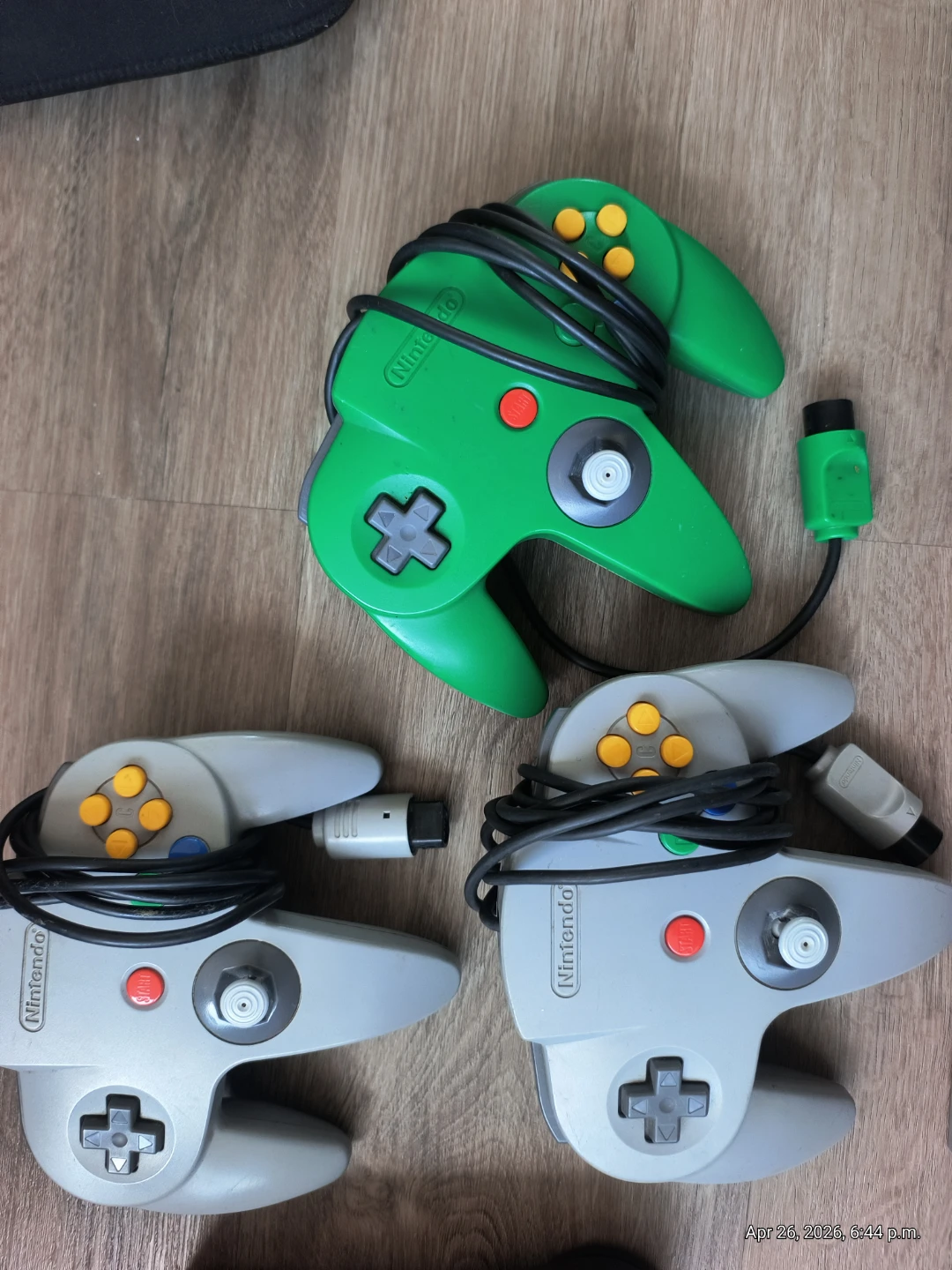 Nintendo 64 Console Bundle with 3 Games and Controllers - photo 2