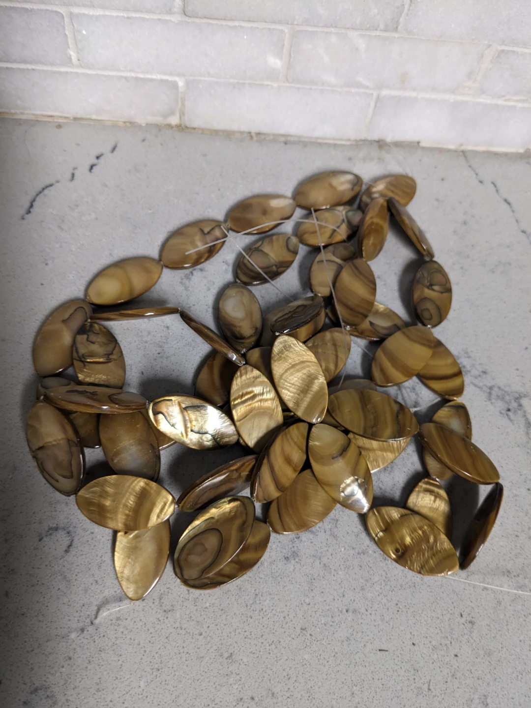 Flat oval mother of pearl shell beads 30x16mm gold brown - photo 2