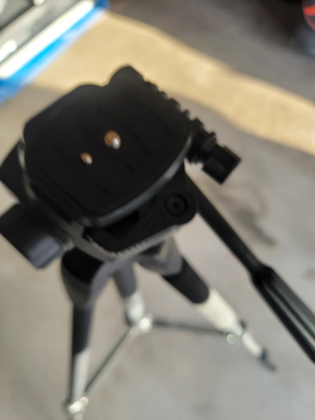 Tripod - Like New / Mint Condition - photo 4