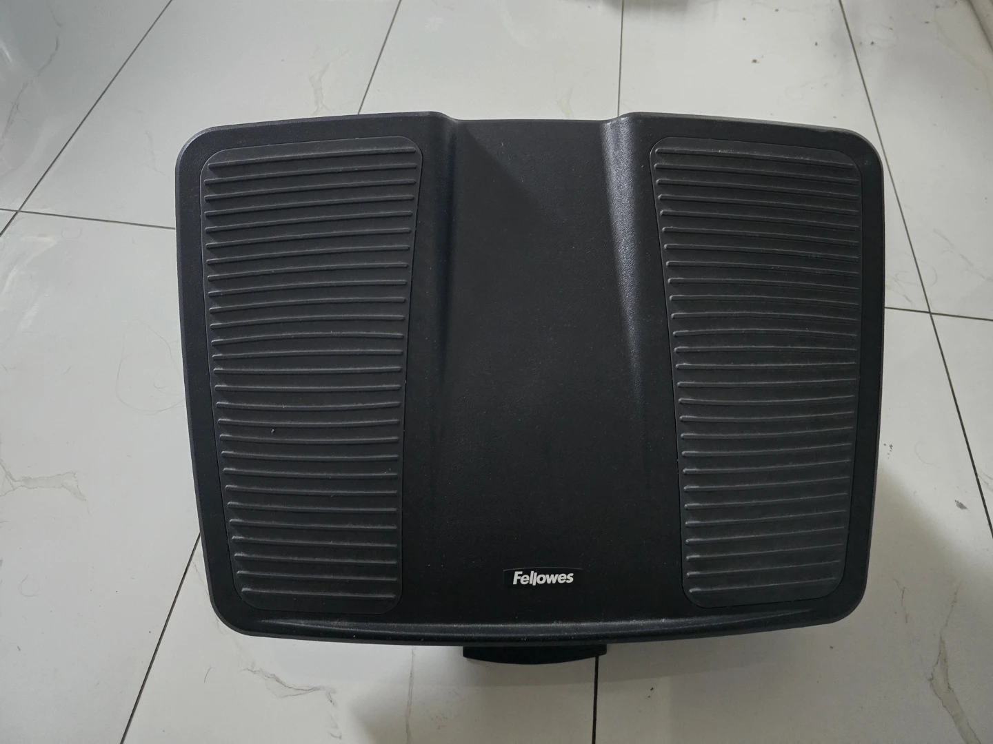 Fellowes Adjustable Footrest - photo 3