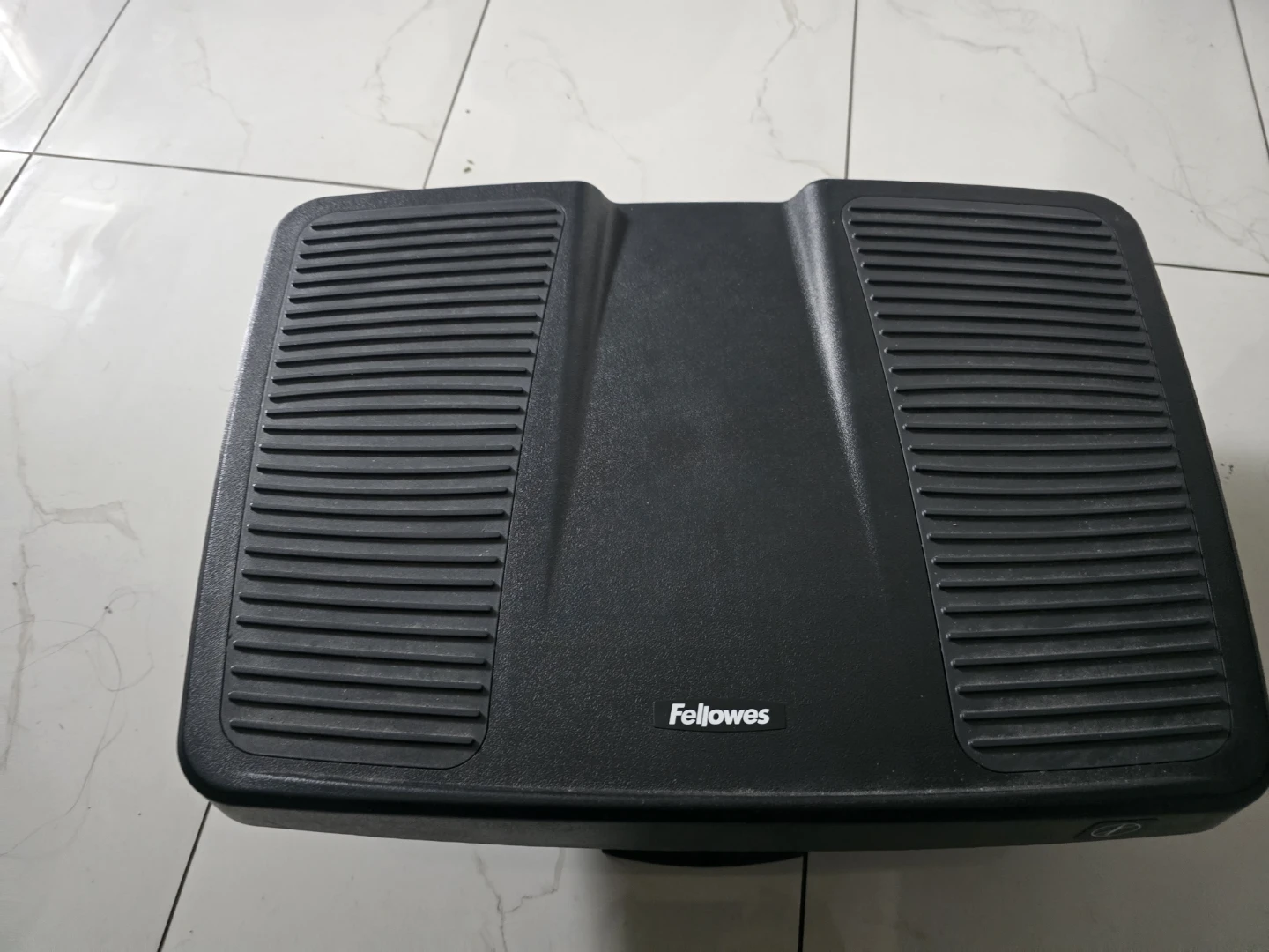 Fellowes Adjustable Footrest - photo 5