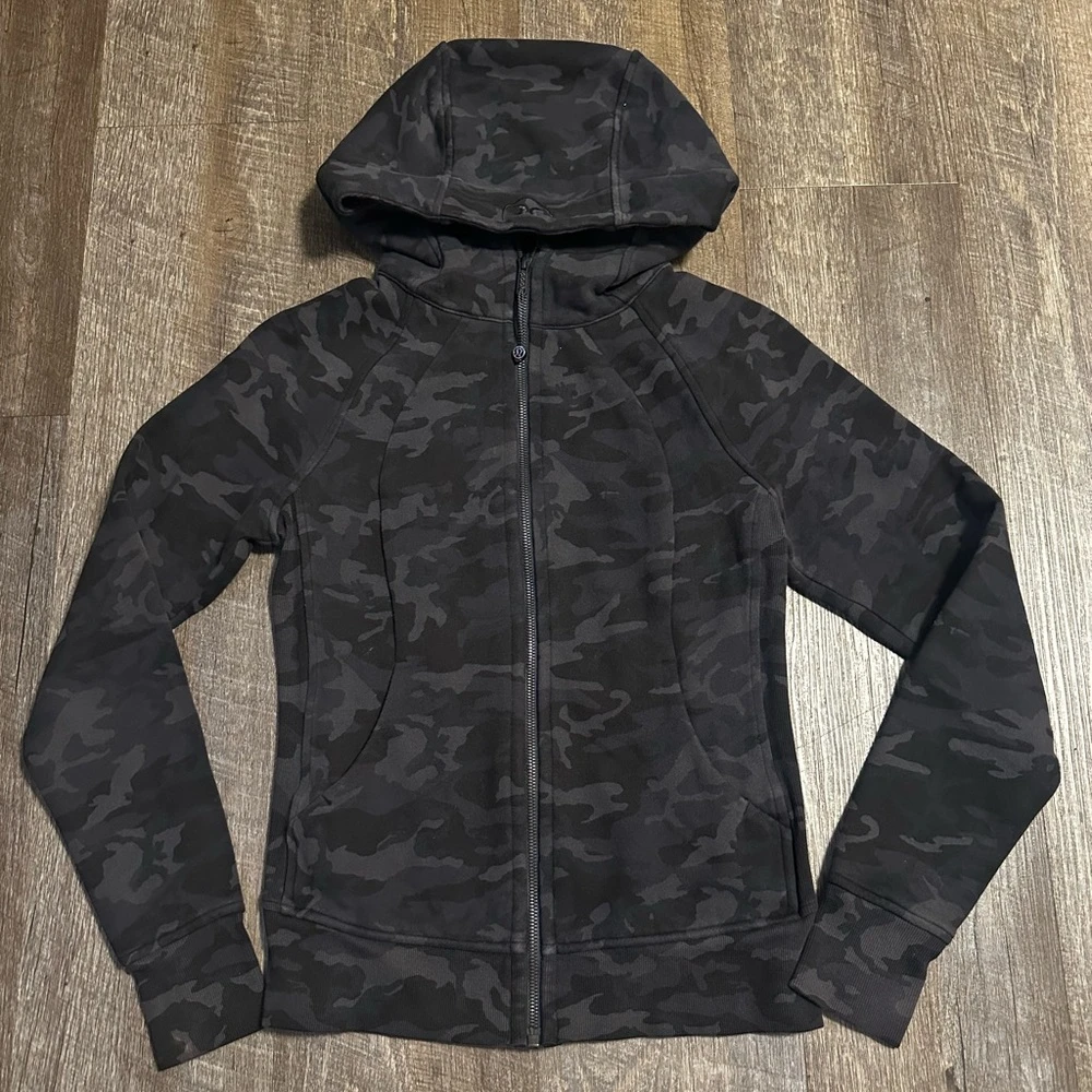 ♡. Lululemon Scuba Hoodie Gray Camo