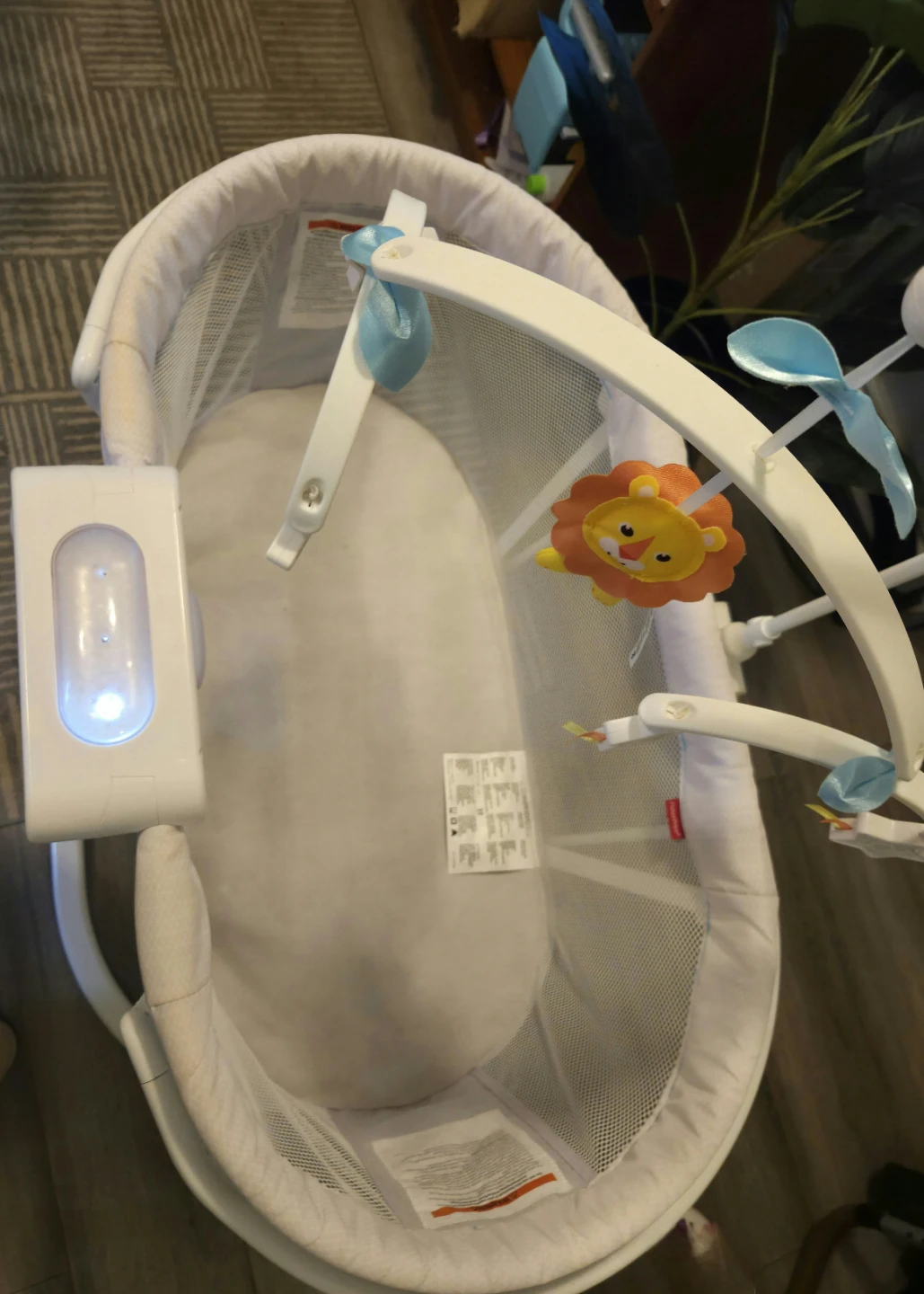 Fisher-Price Soothing Motions Bassinet - photo 3