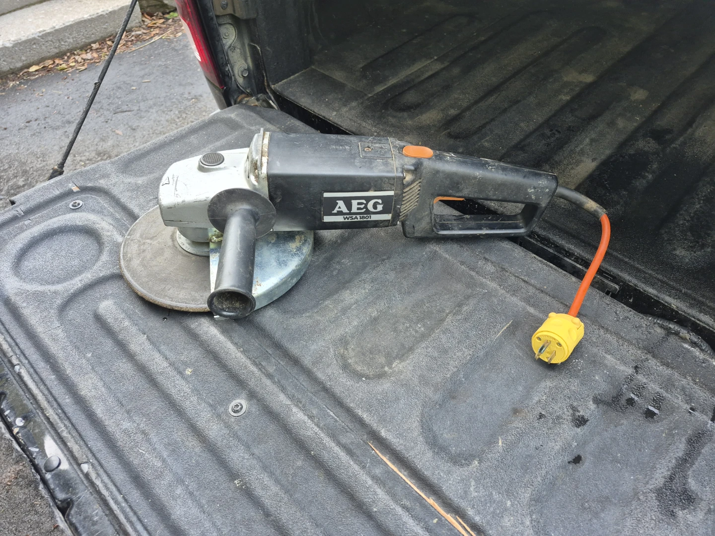 AEG WSA 1801 Angle Grinder - photo 2