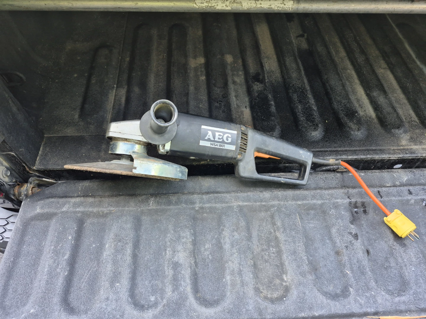 AEG WSA 1801 Angle Grinder - photo 3