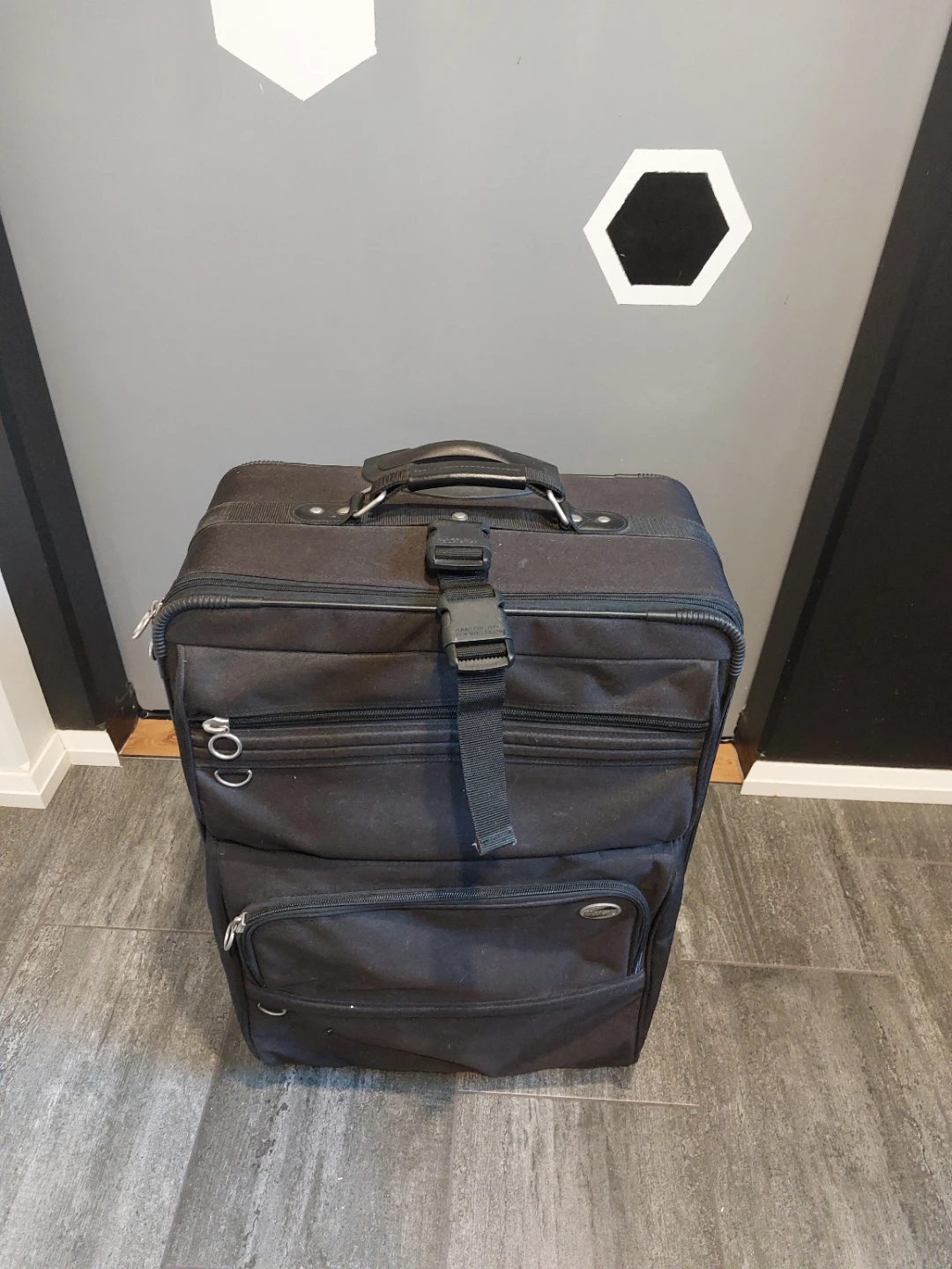 American Tourister Black Rolling Suitcase - photo 4