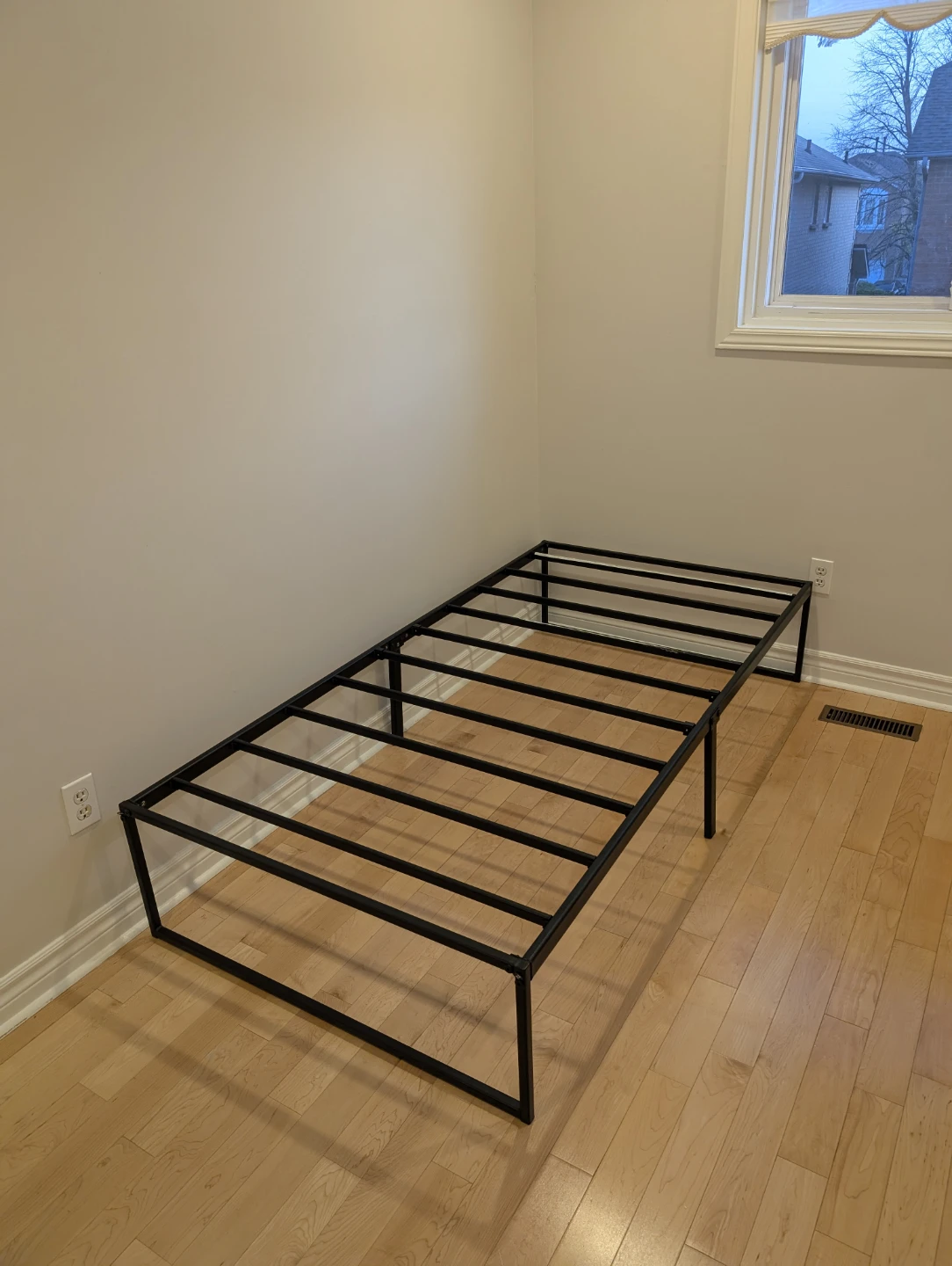 ZINUS 14" Twin Metal Bed Frame / Easy Assembly, Twin