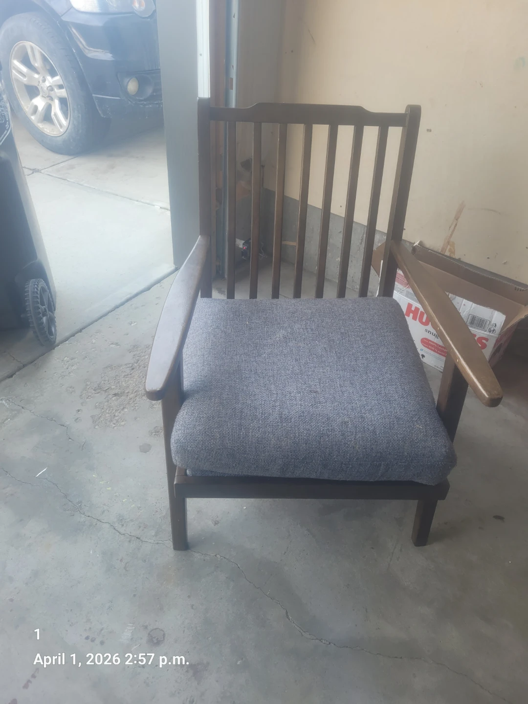 2 matching chairs - photo 2