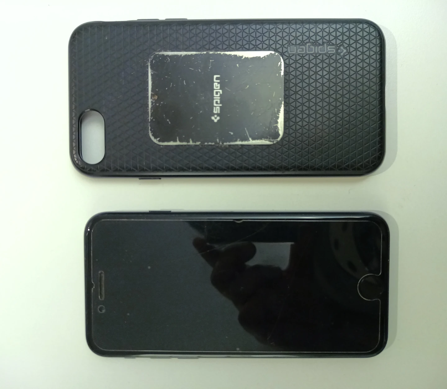 iPhone SE 3rd Gen (128GB) with Spigen Case and Screen protector - photo 3
