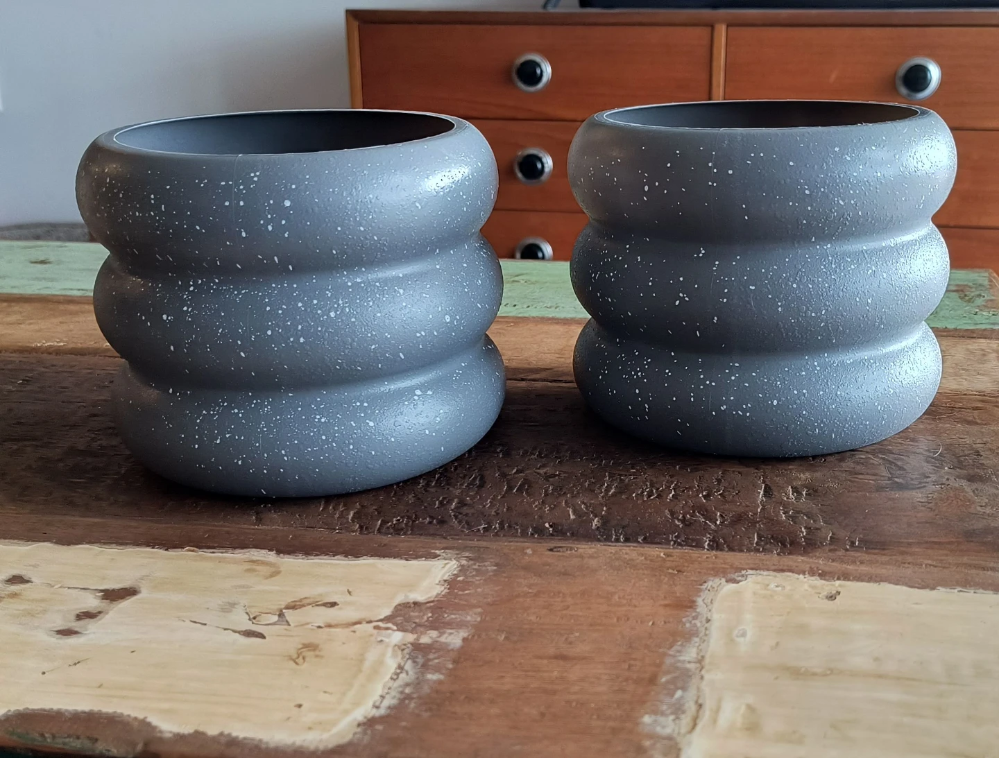 Set of 2 Grey Speckled Planters