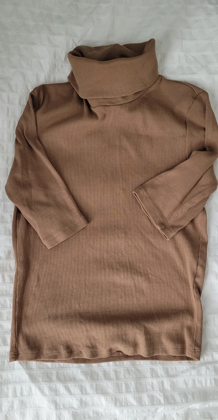 Zara ribbed turtleneck top - size M