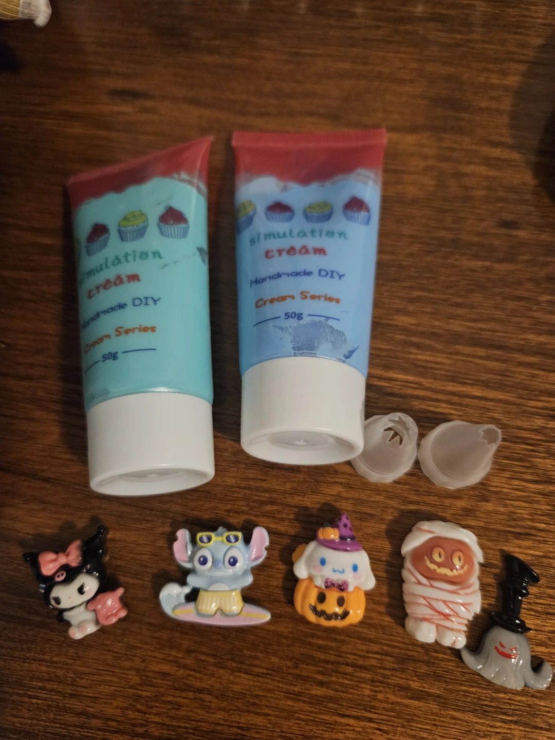 Simulation creams, decals, and piping tips