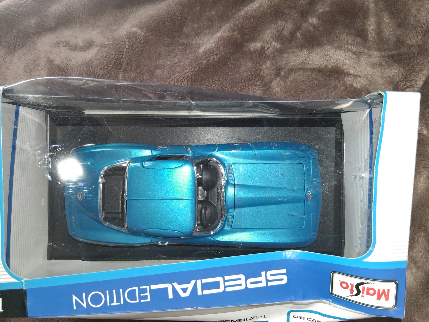 Maisto 1965 Chevrolet Corvette Special Edition Die-Cast Car