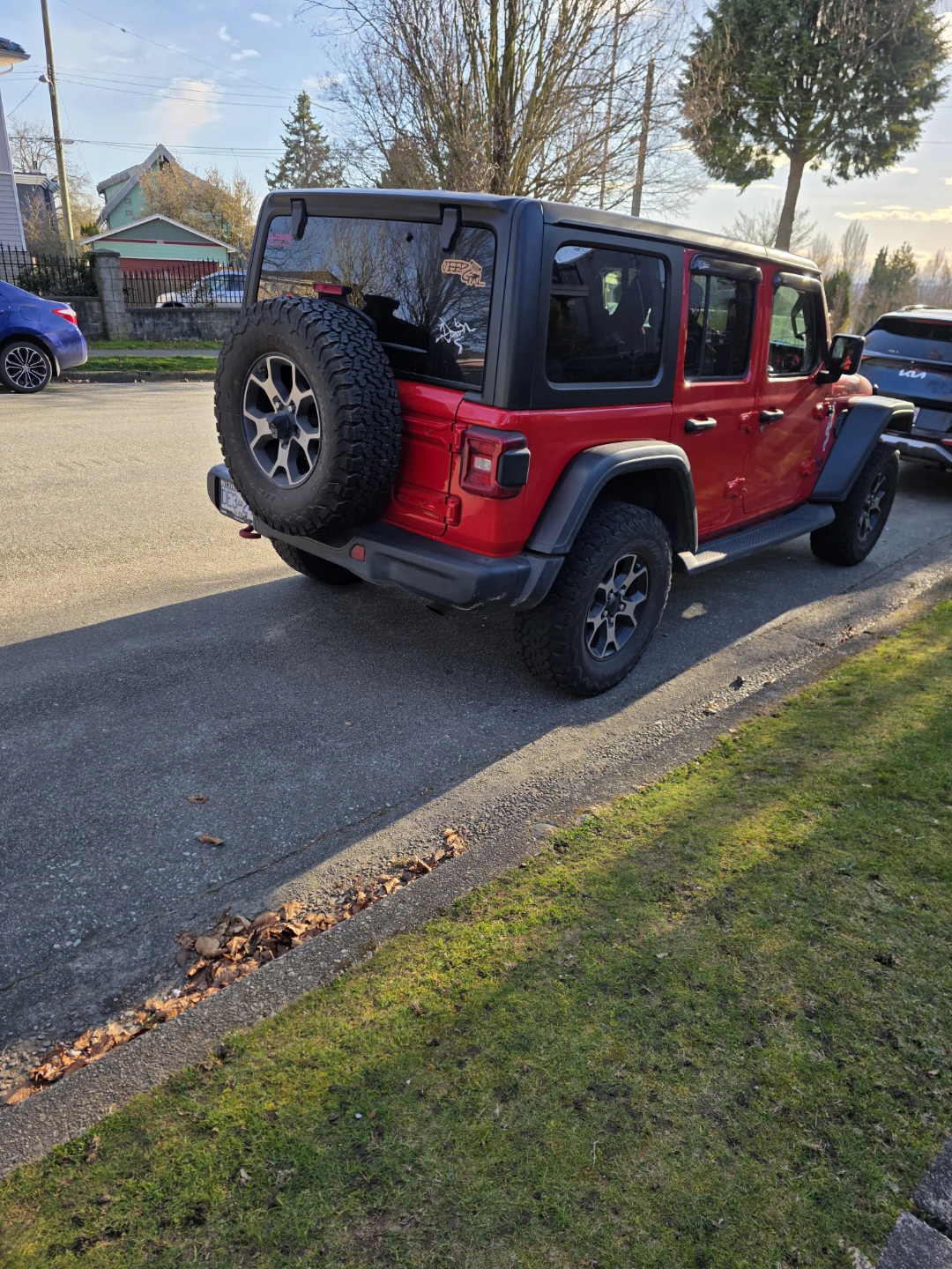 Red Jeep Wrangler Rubicon 4-door - photo 2
