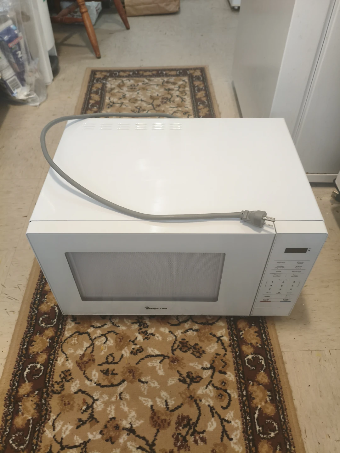 Magic Chef  Microwave - photo 2