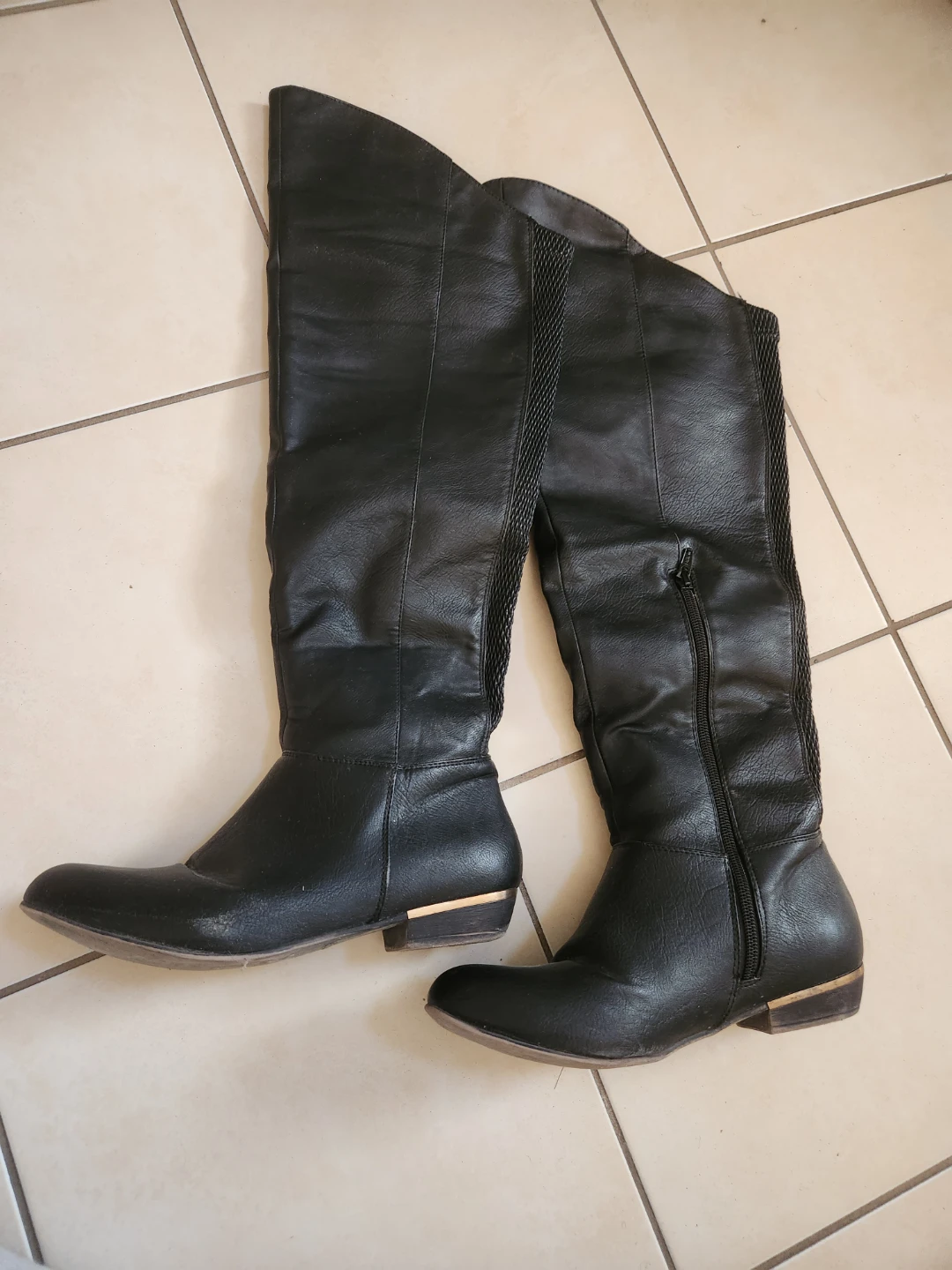 Black Knee-High Boots - US 8.5