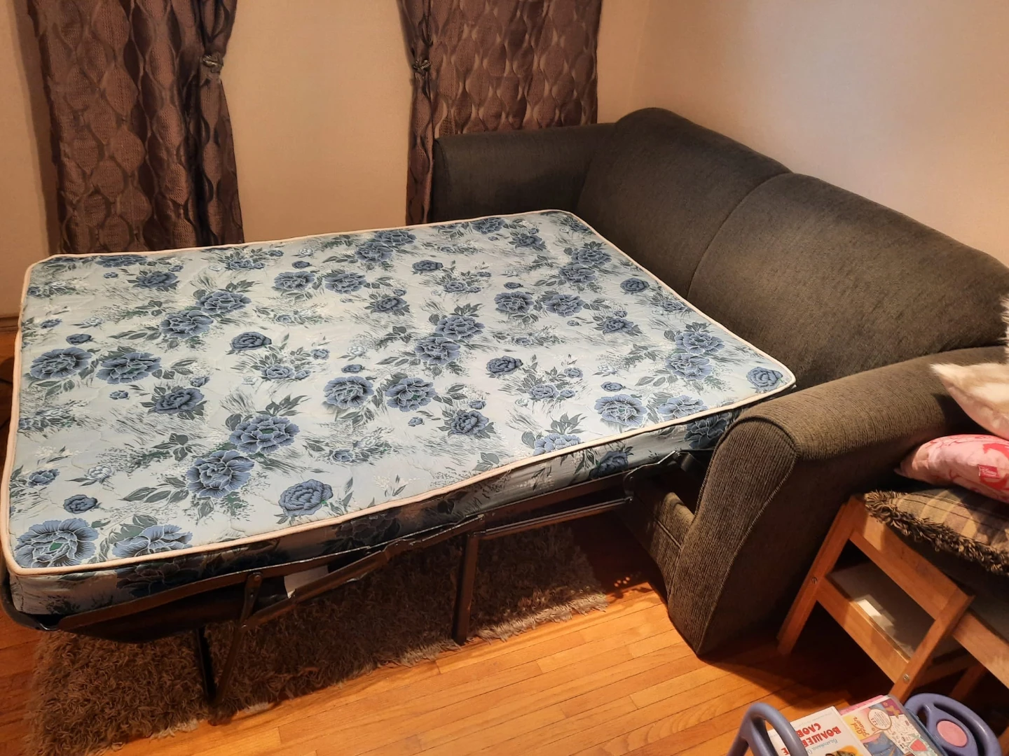 Dark Green Sectional Sofa Bed with Mattress- p/up in N. Kildonan - photo 2