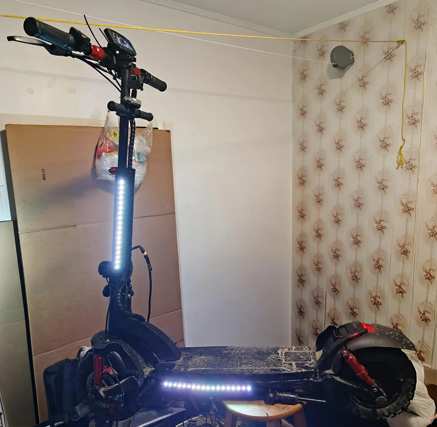 Extensively Modified Unique Electric Scooter 11",1000W,20kg,seat