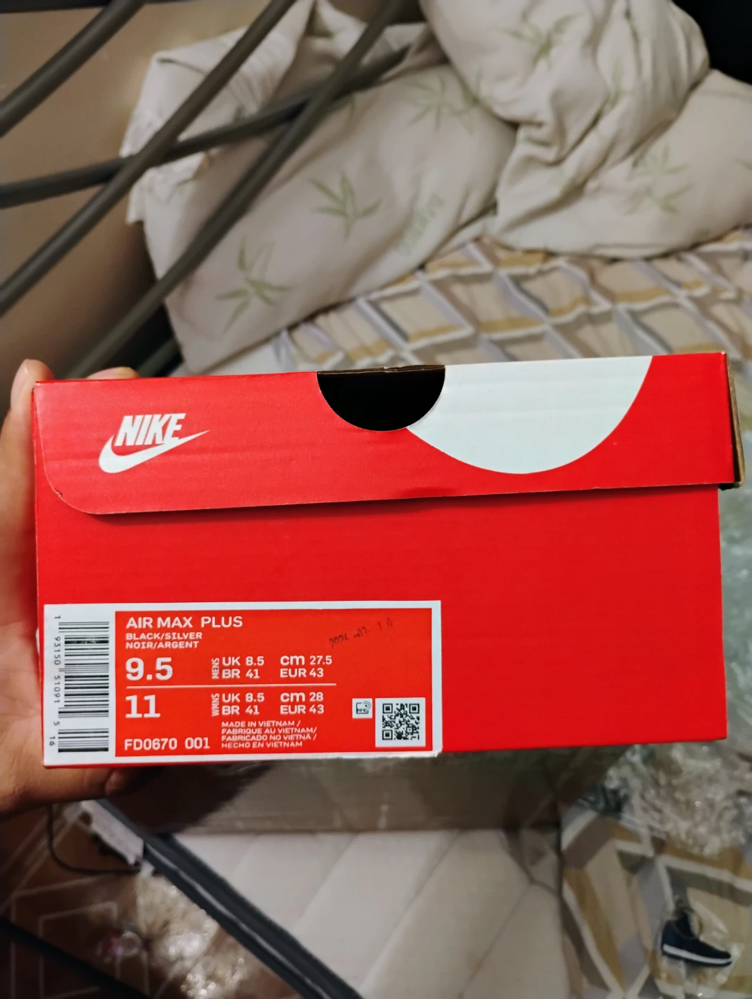 Nike Air Max Plus Black/Silver Running Shoes Size 9.5 - photo 2