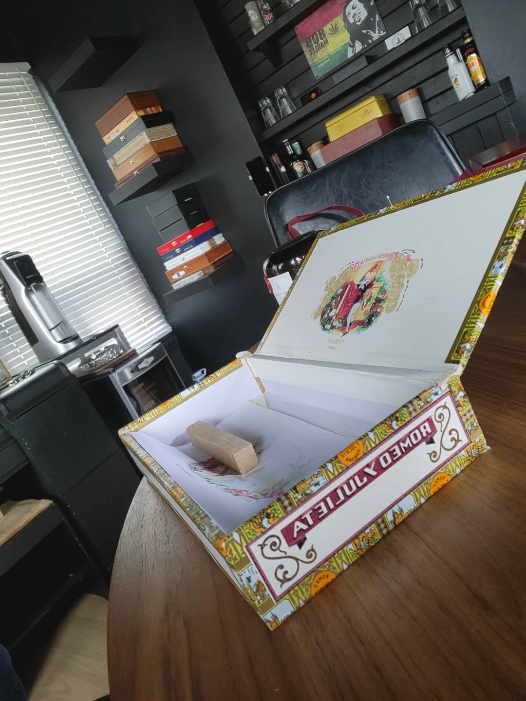 Romeo Y Julieta Empty Cigar Box - photo 2